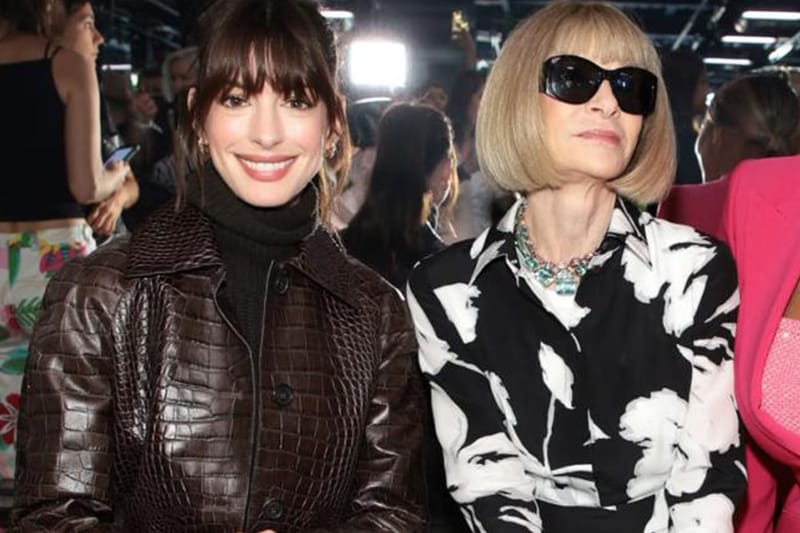 《穿著 Prada 的惡魔》畫面重現！Anne Hathaway 時裝周驚喜同框 Anna Wintour