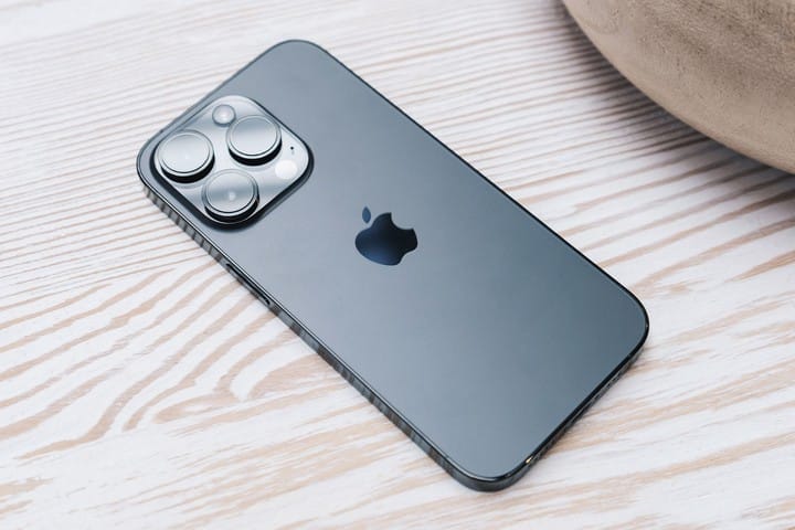 實際拆解 Apple iPhone 14 展示歷代機型最易維修特性
