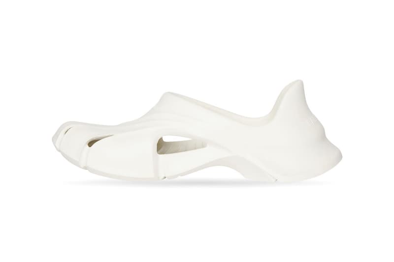 Balenciaga 正式推出全新橡膠鞋款「Mold Closed Slide」