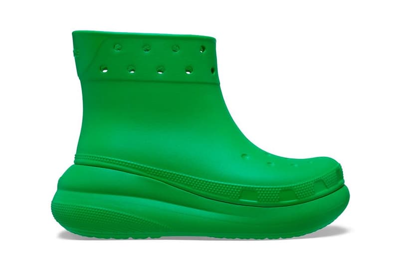 平替版 Balenciaga？Crocs 正式推出全新橡膠靴款「Classic Crush Boots」