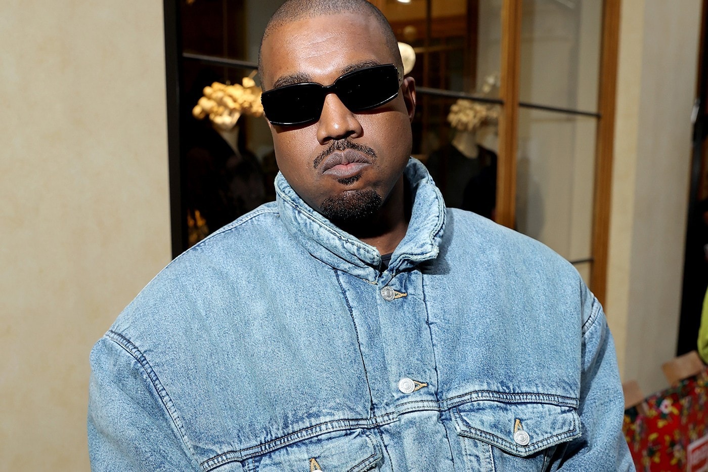 Kanye West 企劃未來 YEEZY 店鋪所有商品定價皆為 $20 美元
