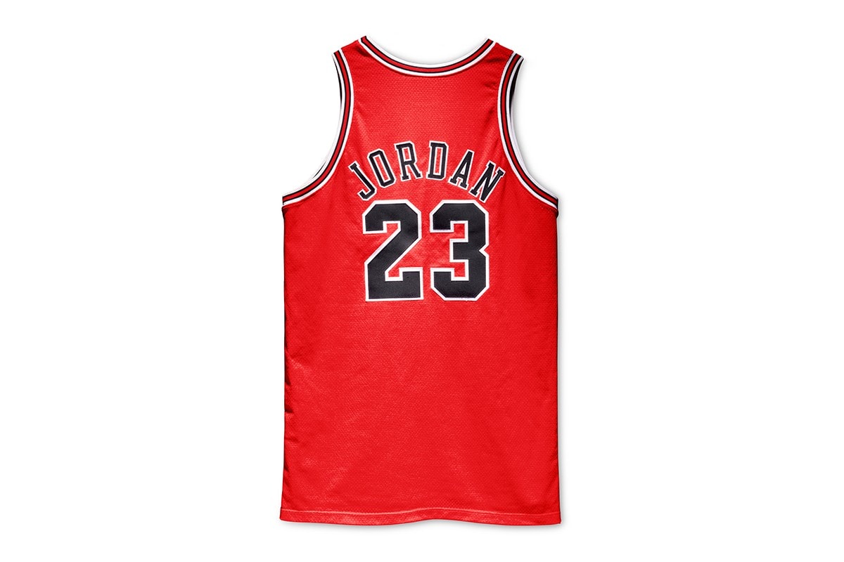 Michael Jordan 著用 1998 年總冠軍賽球衣以超過一千萬美元拍賣成交