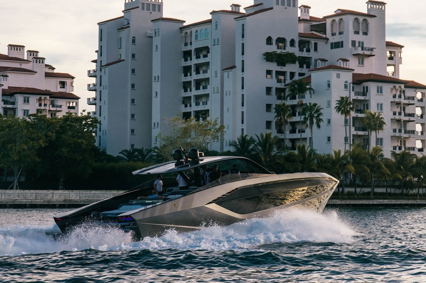 揭示全美首艘交付「Lamborghini 63」極速奢華遊艇