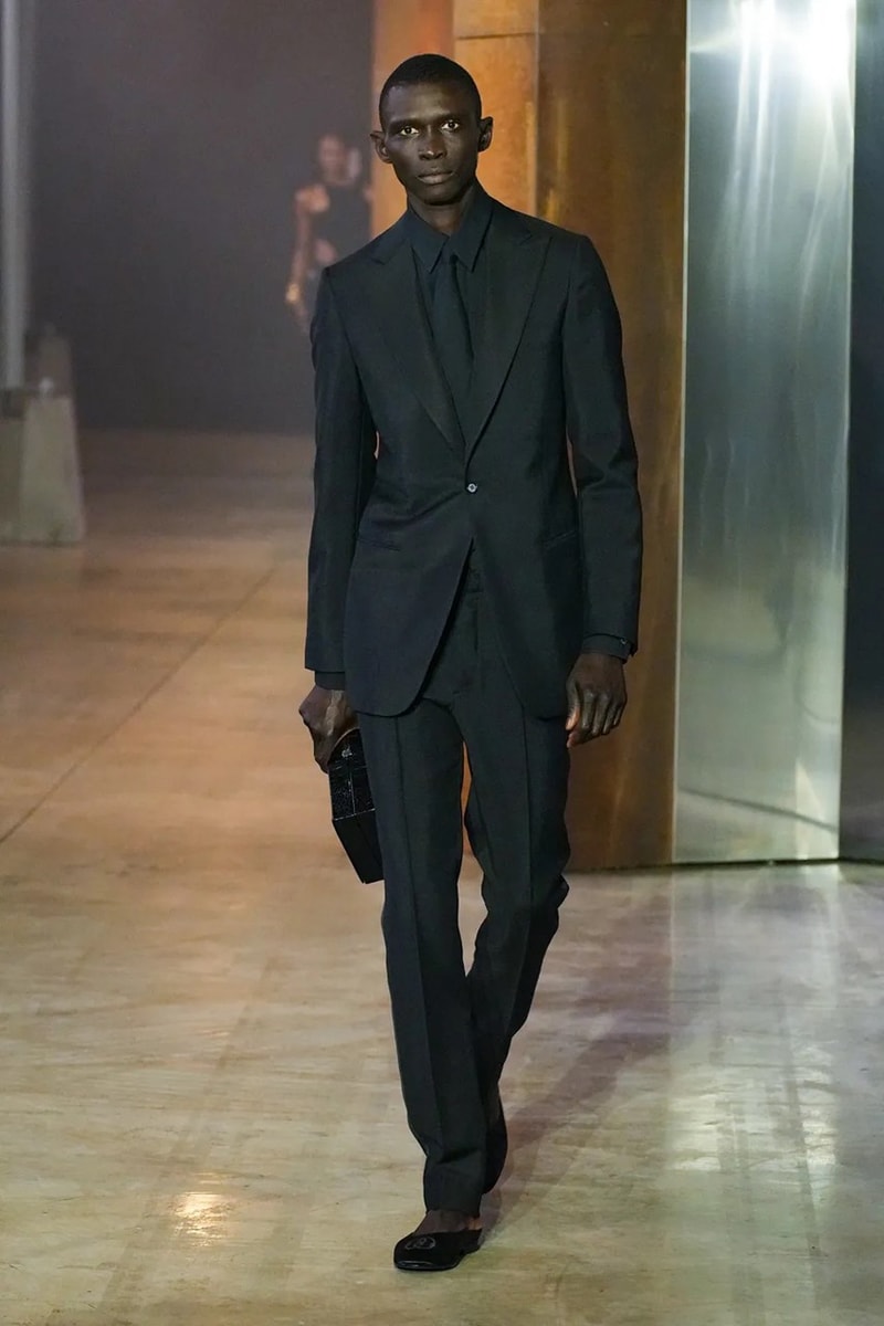 Rhude 主理人 Rhuigi Villaseñor 執掌首回 BALLY 2023 春夏系列大秀登場