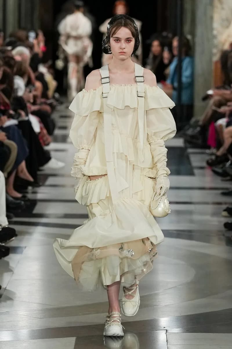 Simone Rocha 正式發佈 2023 春夏系列大秀