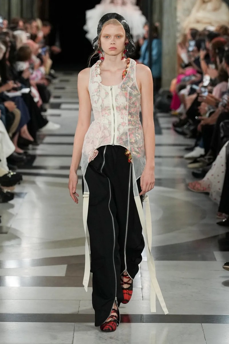 Simone Rocha 正式發佈 2023 春夏系列大秀