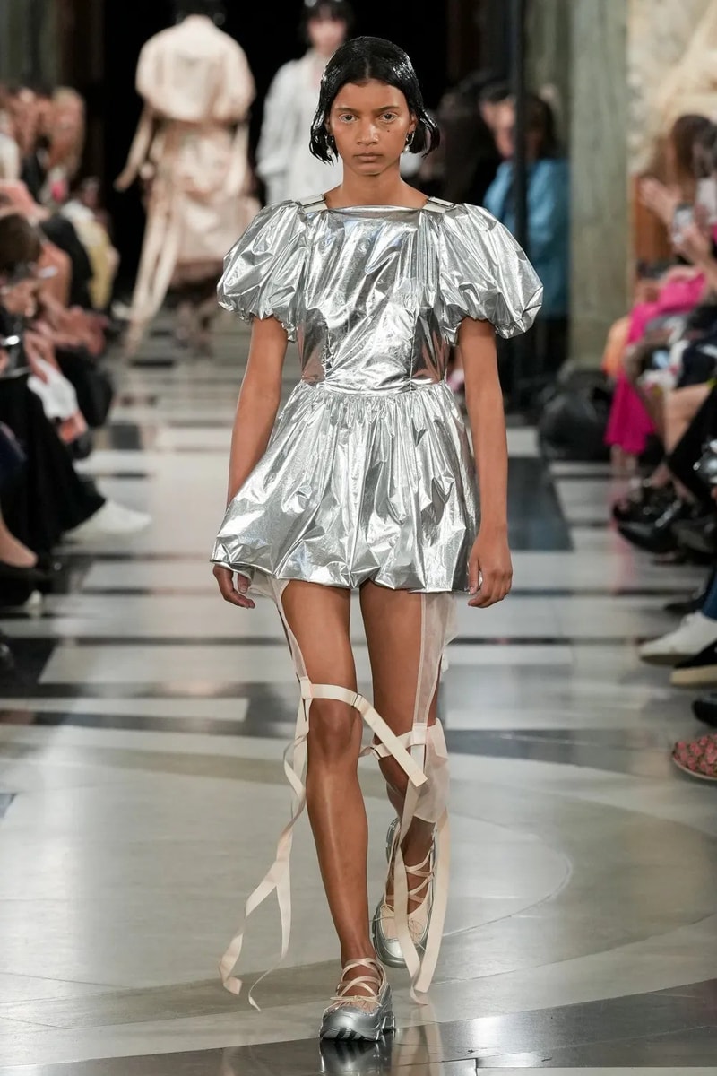 Simone Rocha 正式發佈 2023 春夏系列大秀