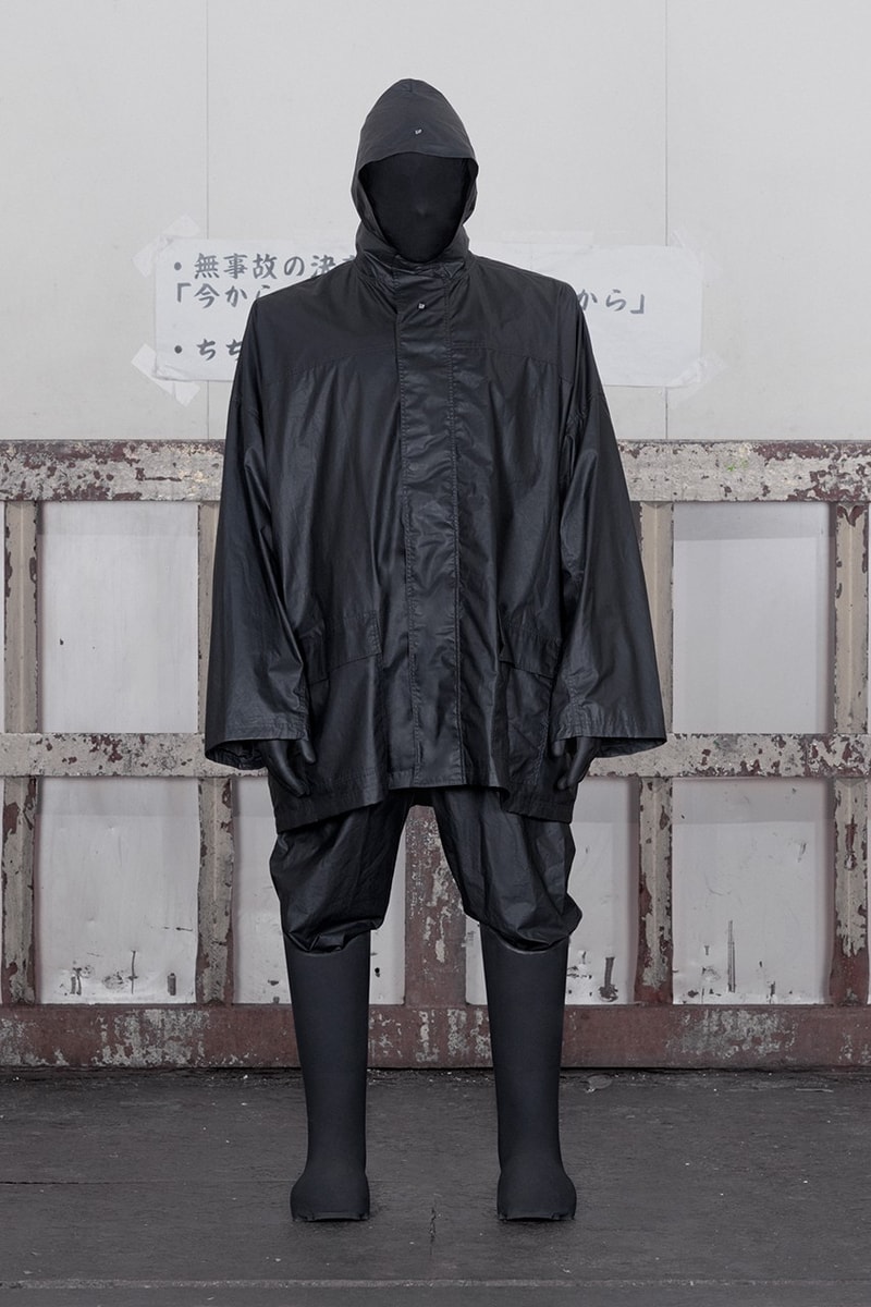 YEEZY GAP ENGINEERED BY BALENCIAGA 系列正式登陸官網上架