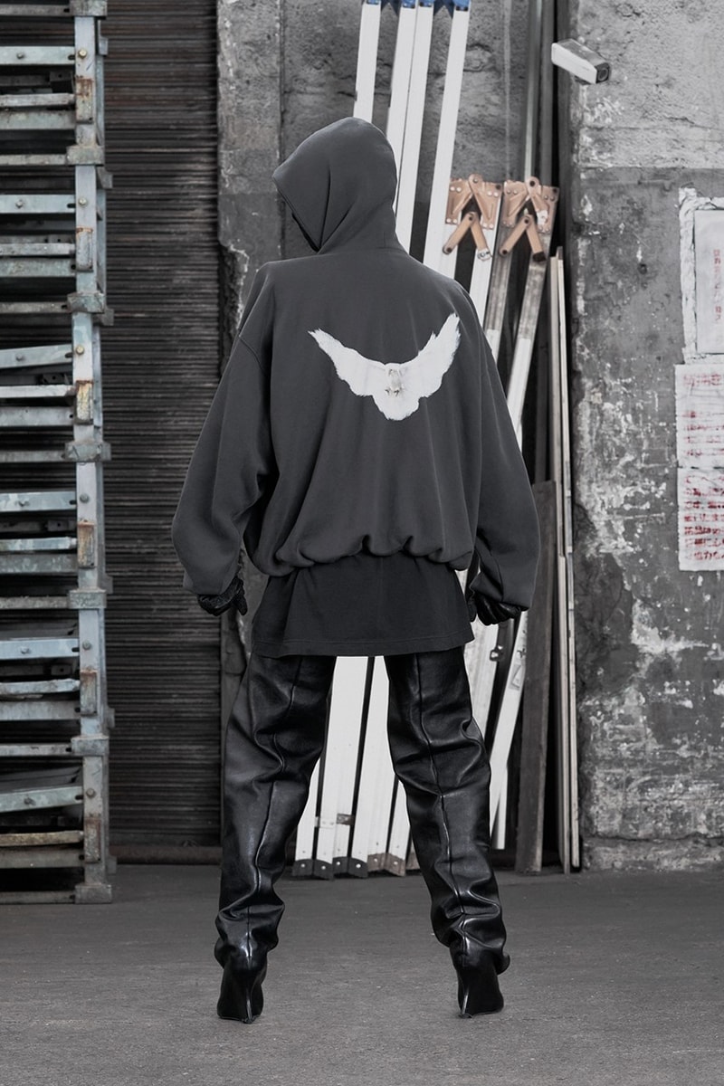 YEEZY GAP ENGINEERED BY BALENCIAGA 系列正式登陸官網上架