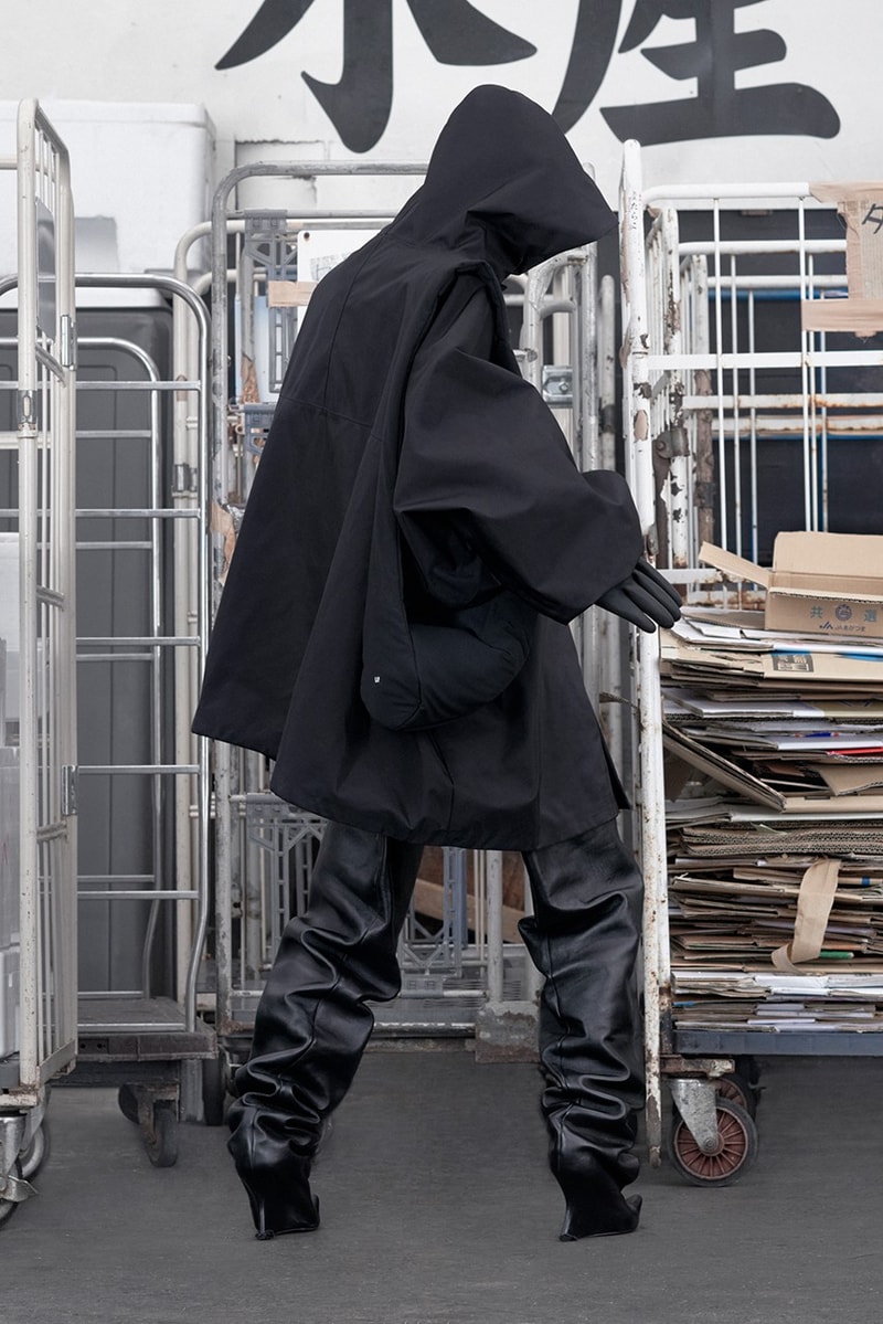 YEEZY GAP ENGINEERED BY BALENCIAGA 系列正式登陸官網上架
