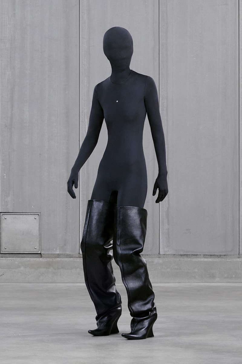 YEEZY GAP ENGINEERED BY BALENCIAGA 系列正式登陸官網上架