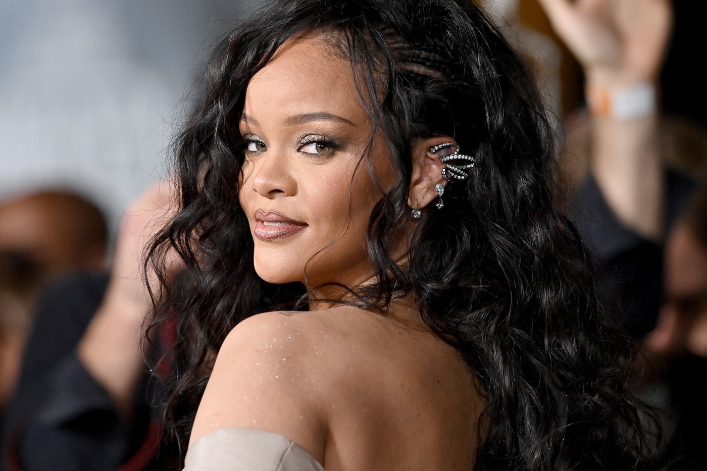 靈魂嗓音回歸！Rihanna 演唱《黑豹 2：瓦干達萬歲》主題曲《Lift Me Up》正式公開