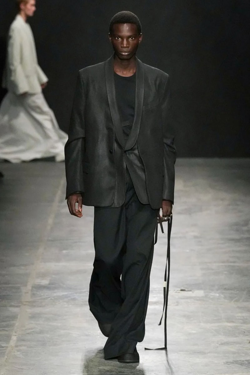 Ann Demeulemeester 正式發佈 2023 春夏系列大秀
