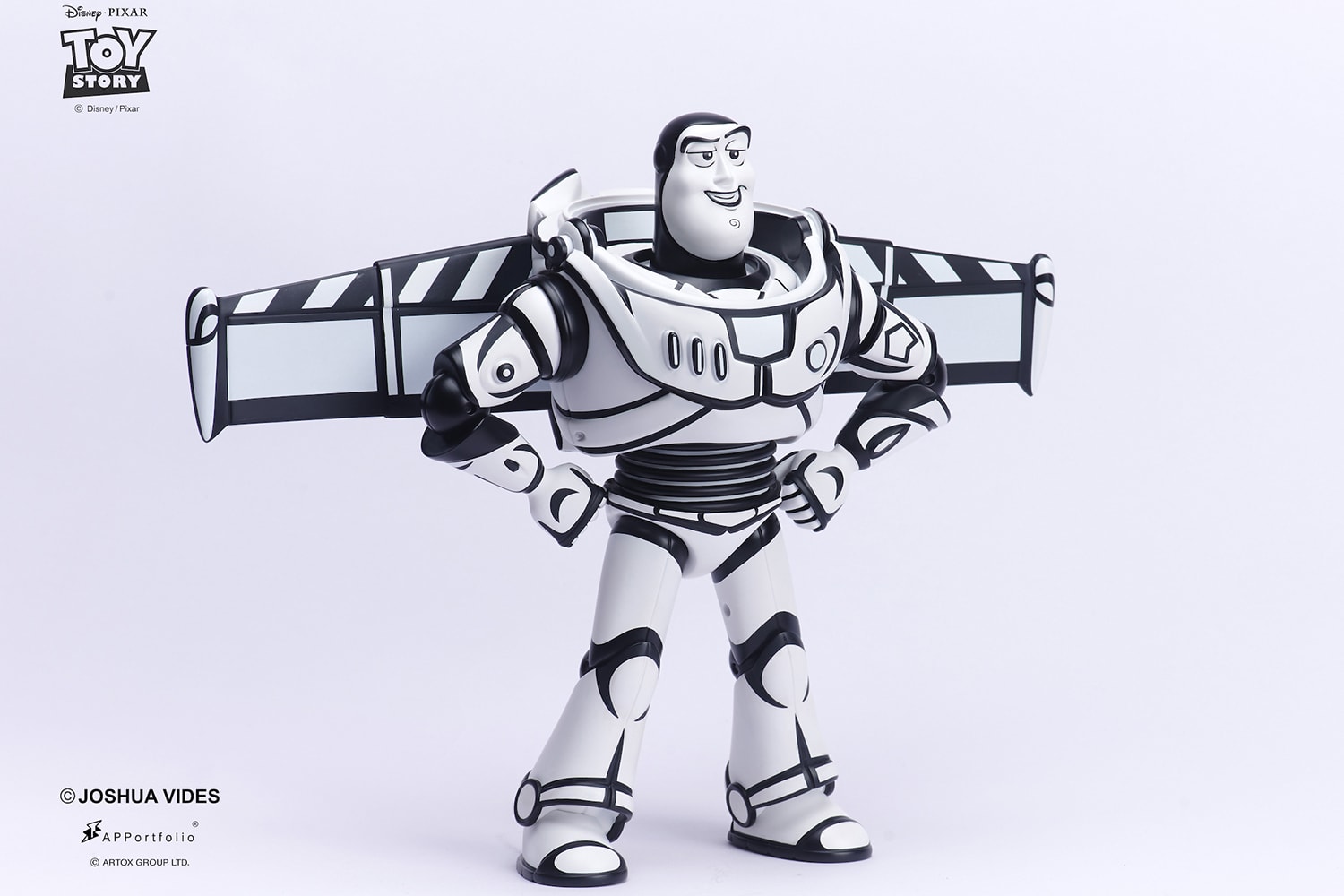 APPortfolio 攜手《Toy Story》與 Joshua Vides 打造限量版黑白巴斯光年巨型雕塑