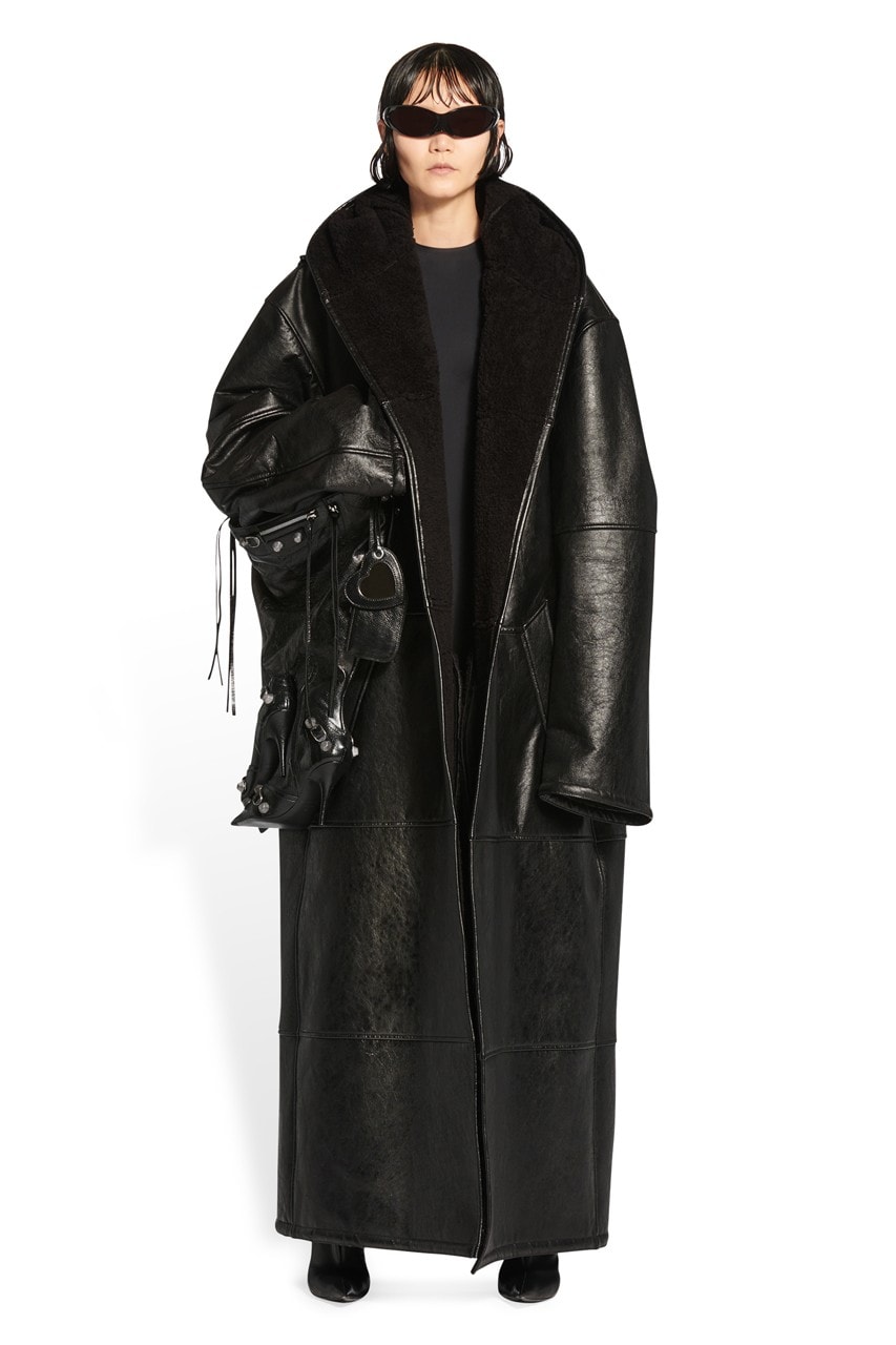皮革、合成纖維替代品！Balenciaga 正式推出「蘑菇」衍生材質大衣