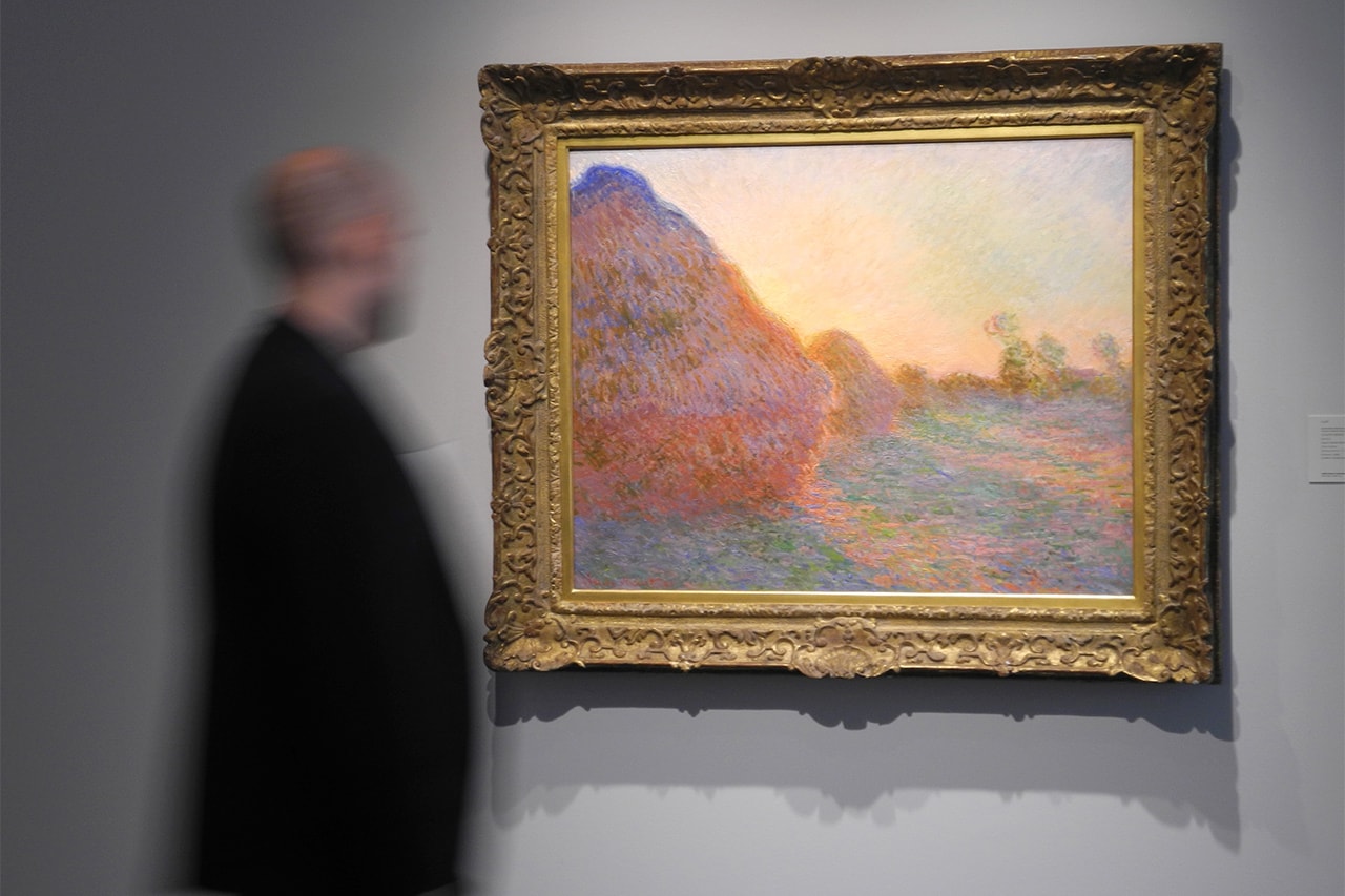 環保團體將馬鈴薯泥潑向 Claude Monet 1890 年畫作《Grainstacks》