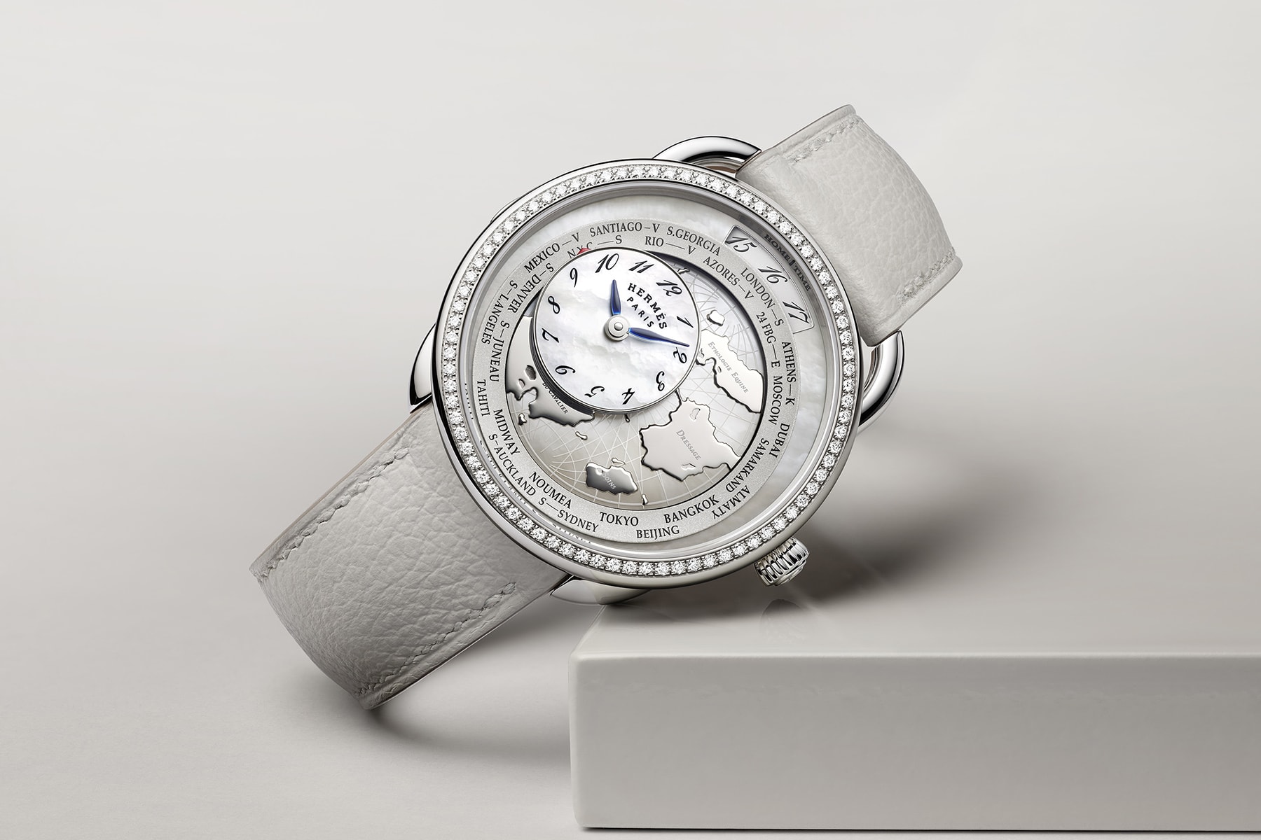 Hermès 全新 Arceau Le Temps Voyageur 錶款正式發售