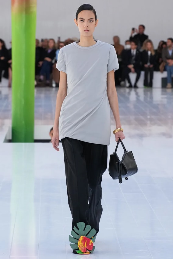 LOEWE 2023 春夏系列時裝秀正式發佈