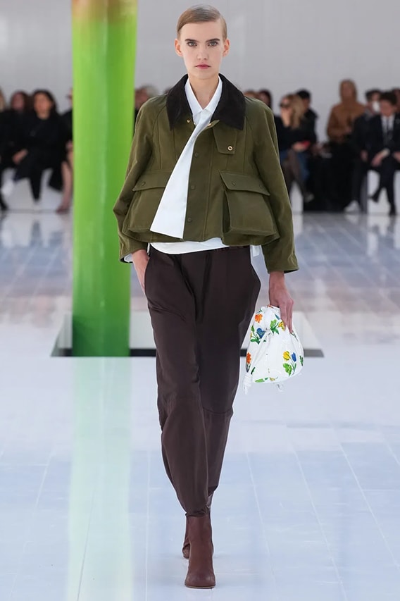 LOEWE 2023 春夏系列時裝秀正式發佈