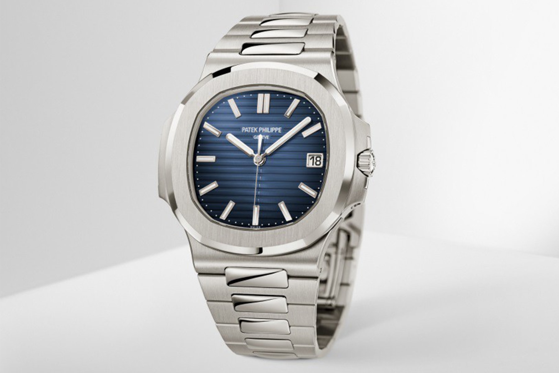 Patek Philippe 正式發表 Nautilus Ref. 5811 全新白金材質錶款