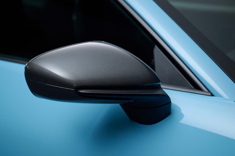 Porsche 正式發表全新輕量化車型 911 Carrera T