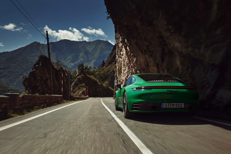 Porsche 正式發表全新輕量化車型 911 Carrera T