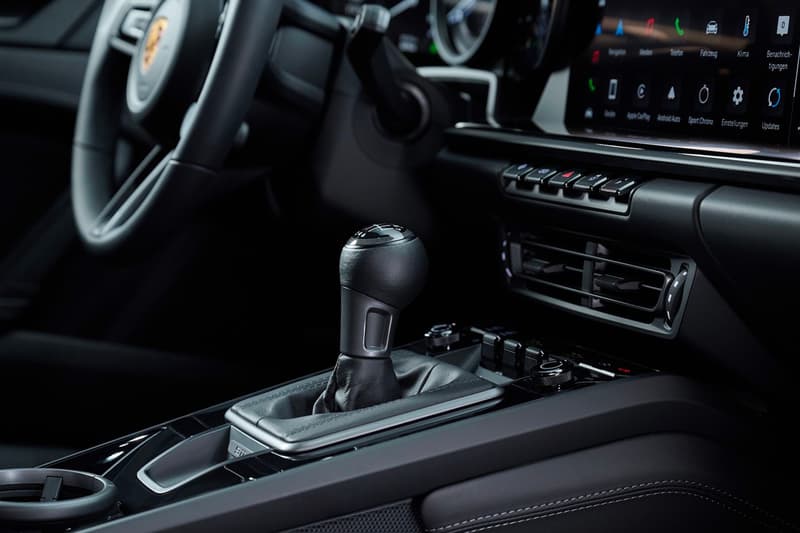 Porsche 正式發表全新輕量化車型 911 Carrera T