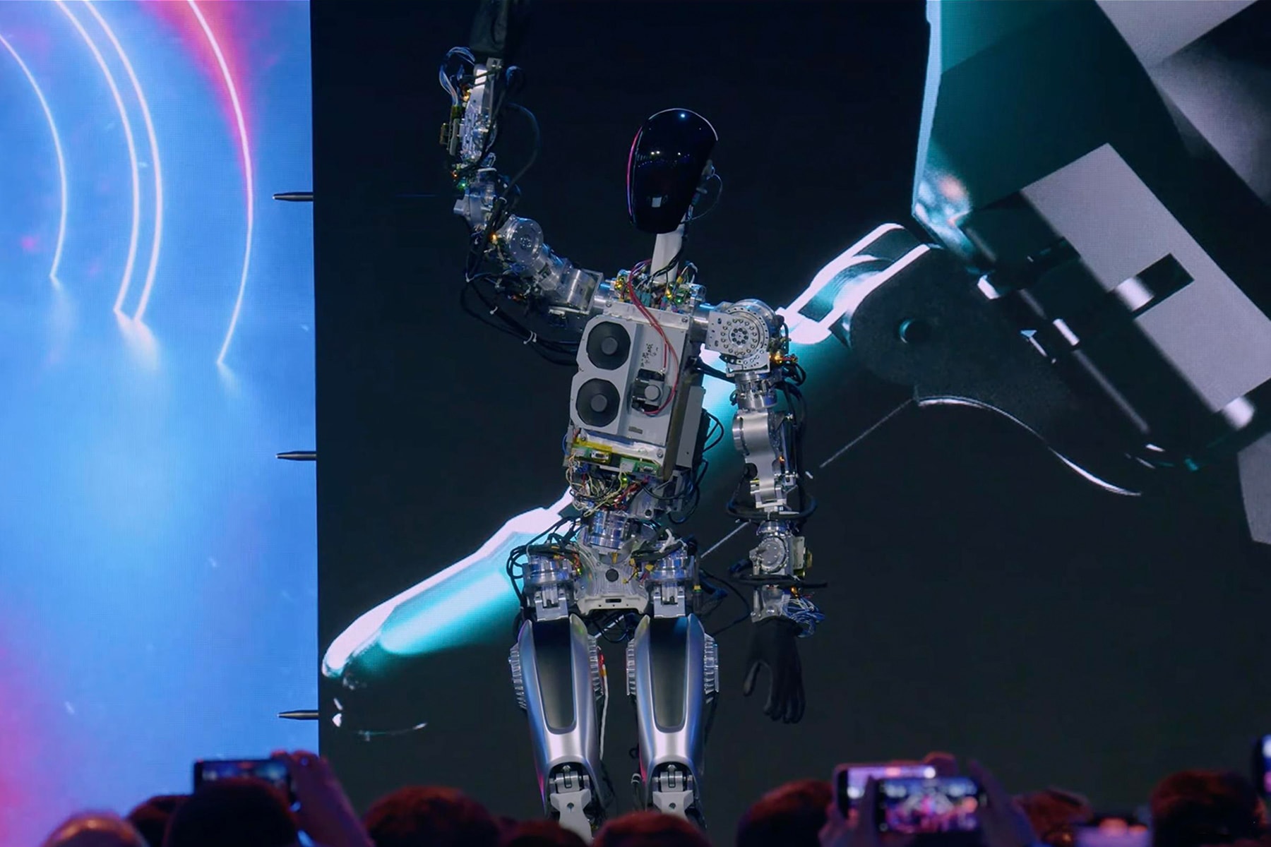 Tesla 人形機器人 Tesla Bot「Optimus」原型機正式登場