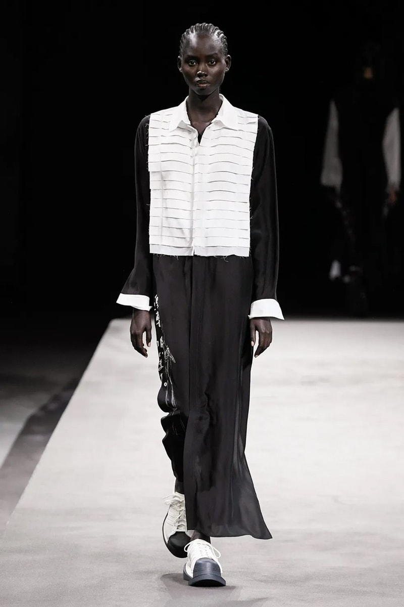 Yohji Yamamoto 2023 春夏女裝系列大秀登場