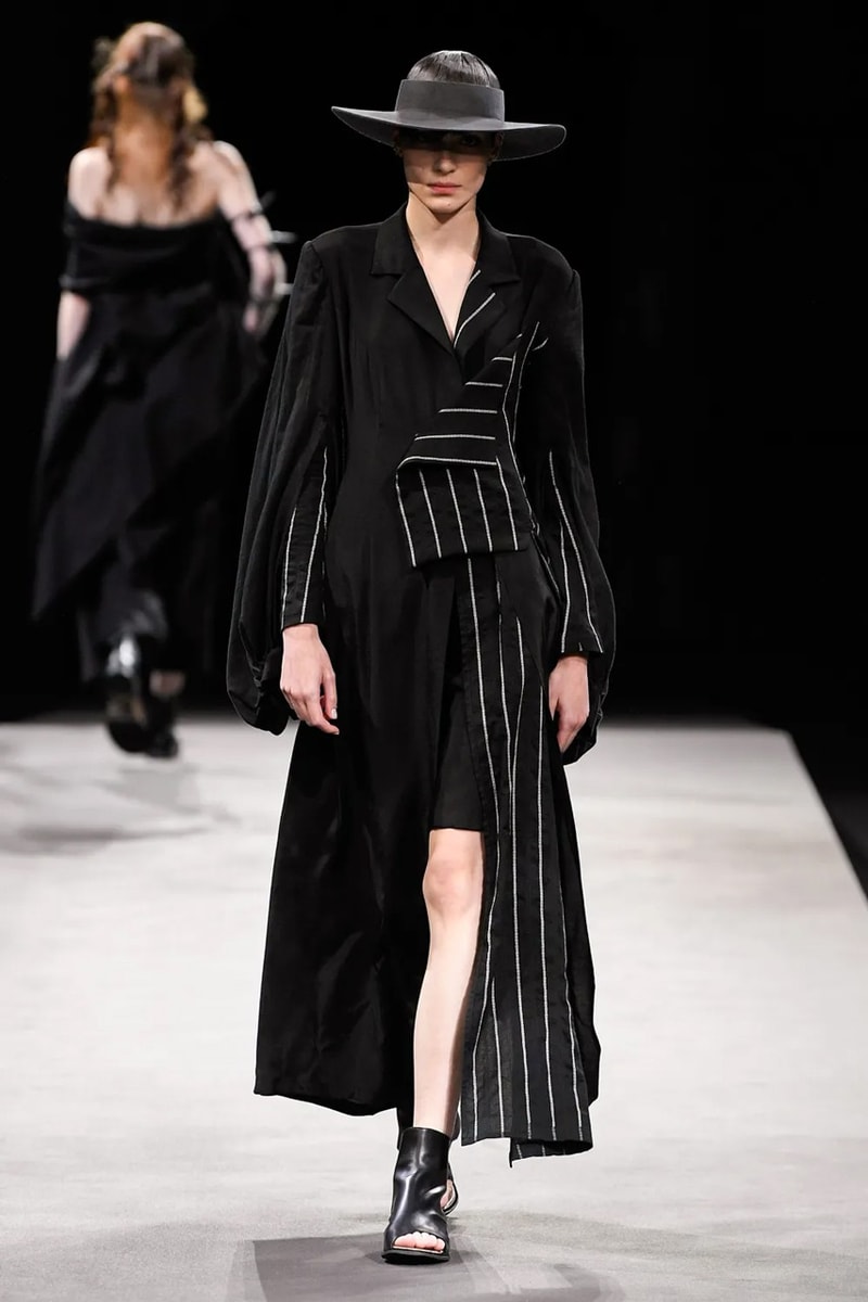 Yohji Yamamoto 2023 春夏女裝系列大秀登場