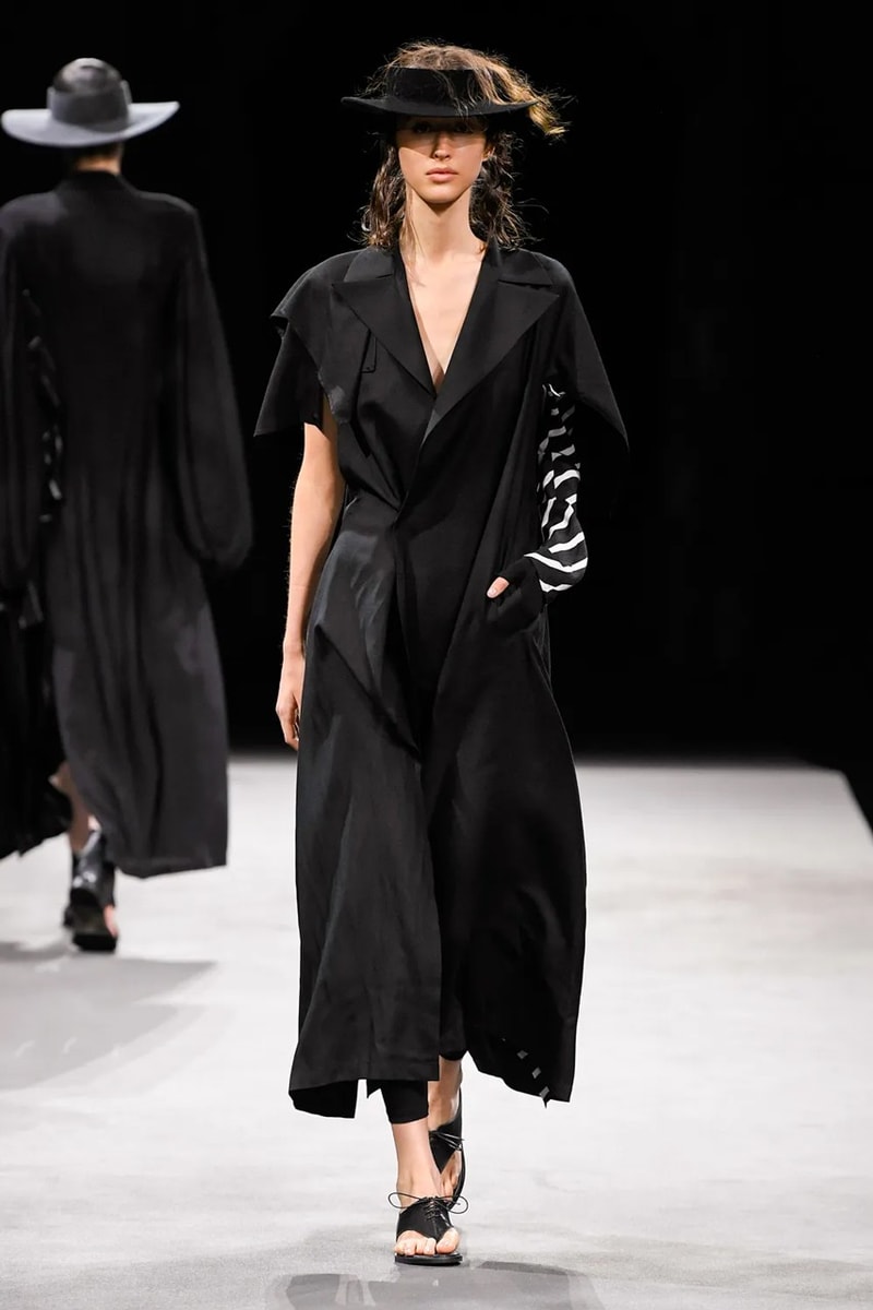 Yohji Yamamoto 2023 春夏女裝系列大秀登場