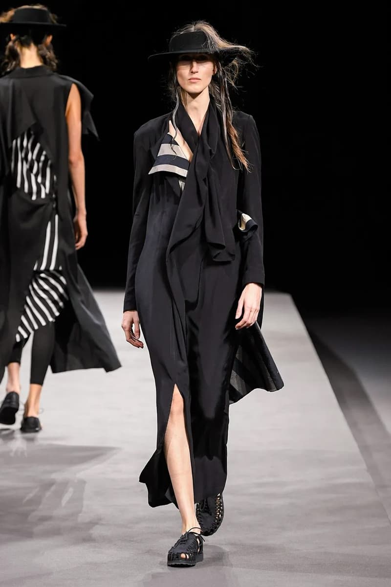 Yohji Yamamoto 2023 春夏女裝系列大秀登場