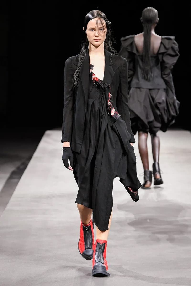 Yohji Yamamoto 2023 春夏女裝系列大秀登場