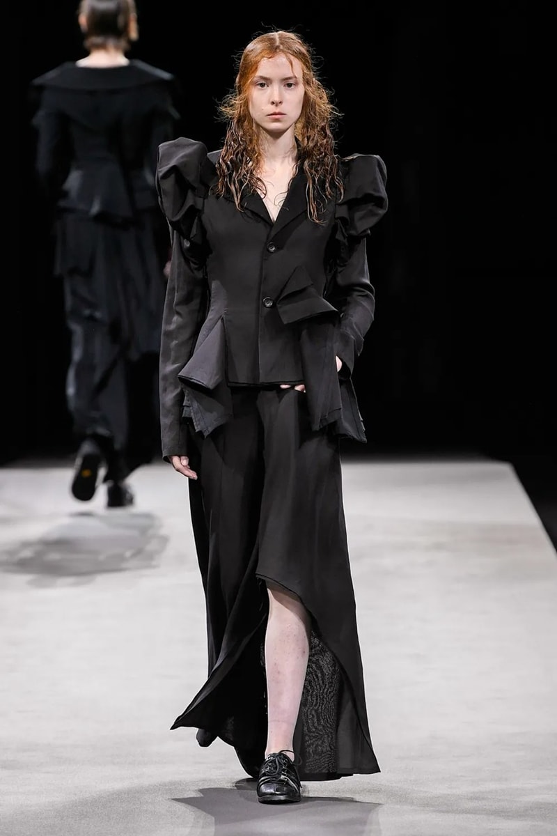 Yohji Yamamoto 2023 春夏女裝系列大秀登場