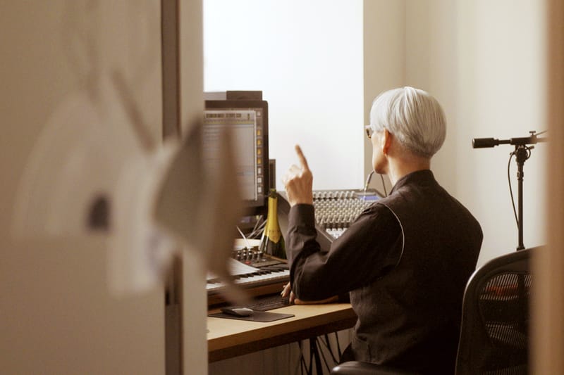 將美酒化作曼妙樂章！作曲家坂本龍一與 Krug 合作的音樂企劃面世