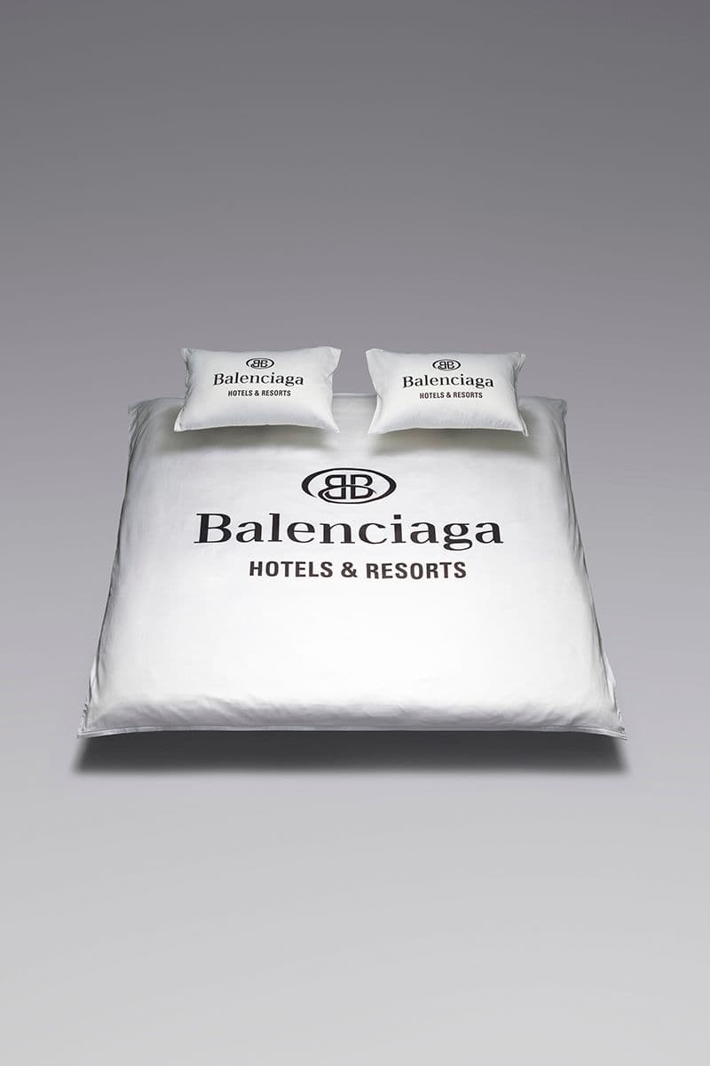 Balenciaga 正式發佈全新生活物品、寵物用品