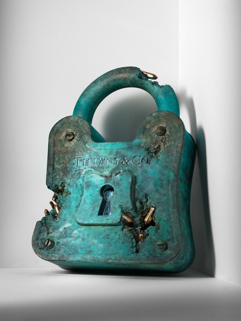 Daniel Arsham 攜手 Tiffany & Co. 打造聯名雕塑與限量版 Lock 手鐲