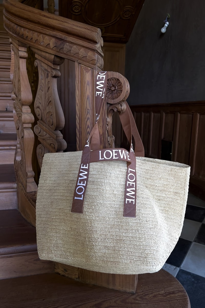 LOEWE 2023 早春系列廣告形象大片正式登場
