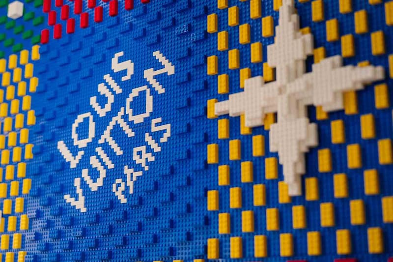 Louis Vuitton 攜手 LEGO 合作打造 2022 聖誕積木櫥窗