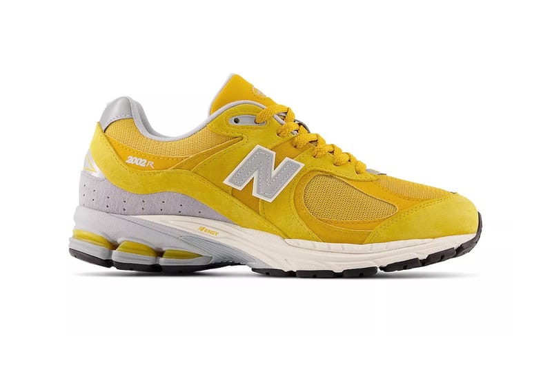 New Balance 2002R 最新配色「Egg Yolk」正式登場