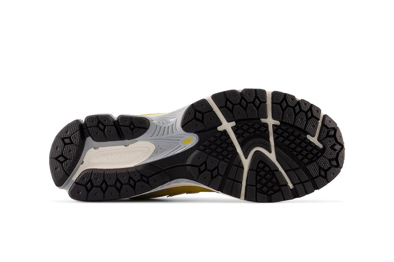 New Balance 2002R 最新配色「Egg Yolk」正式登場