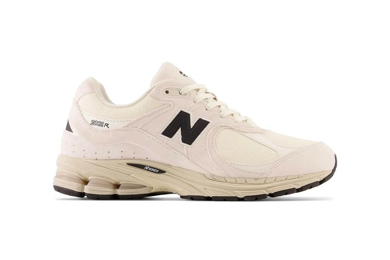 率先近賞 New Balance 2002R 最新毛料基底鞋款「White Fur」