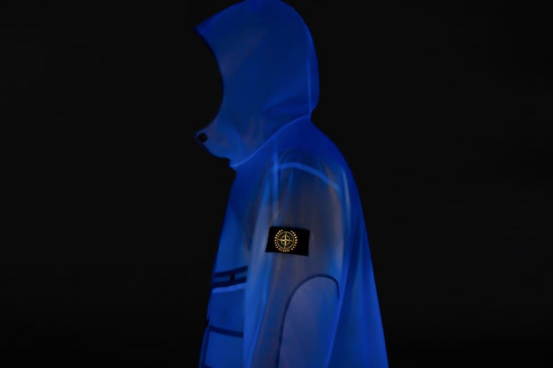 Stone Island 正式推出 40 週年紀念夜光外套