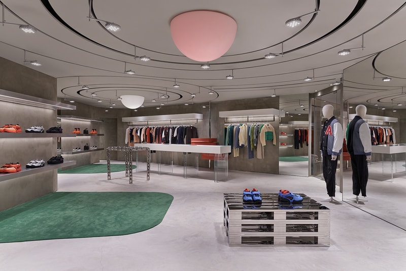 率先走進 AMBUSH® 全新香港門店「HONG KONG WORKSHOP」