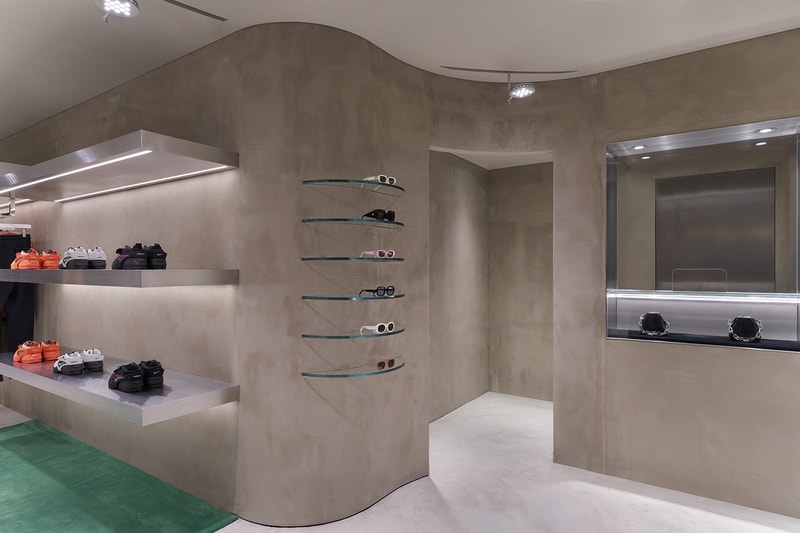 率先走進 AMBUSH® 全新香港門店「HONG KONG WORKSHOP」