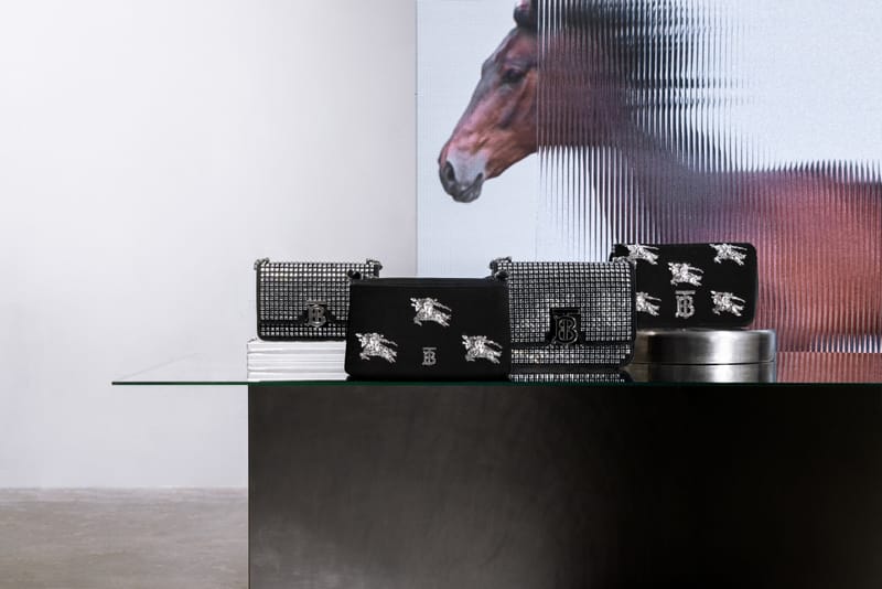 於冬日送上一份窩心，Burberry 為你配對個性專屬佳節禮物