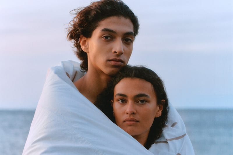 Jacquemus x Tekla 最新聯名寢具、睡衣系列正式登場