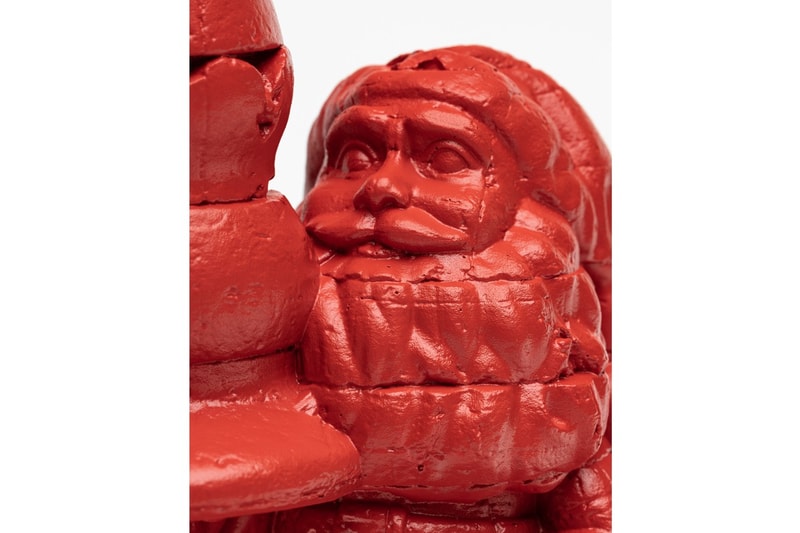 當代藝術家 Paul McCarthy 攜手 Avant Arte 發佈「聖誕老人拿肛塞」造型雕塑