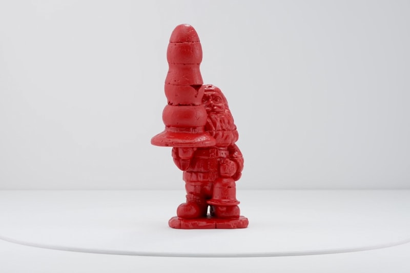 當代藝術家 Paul McCarthy 攜手 Avant Arte 發佈「聖誕老人拿肛塞」造型雕塑