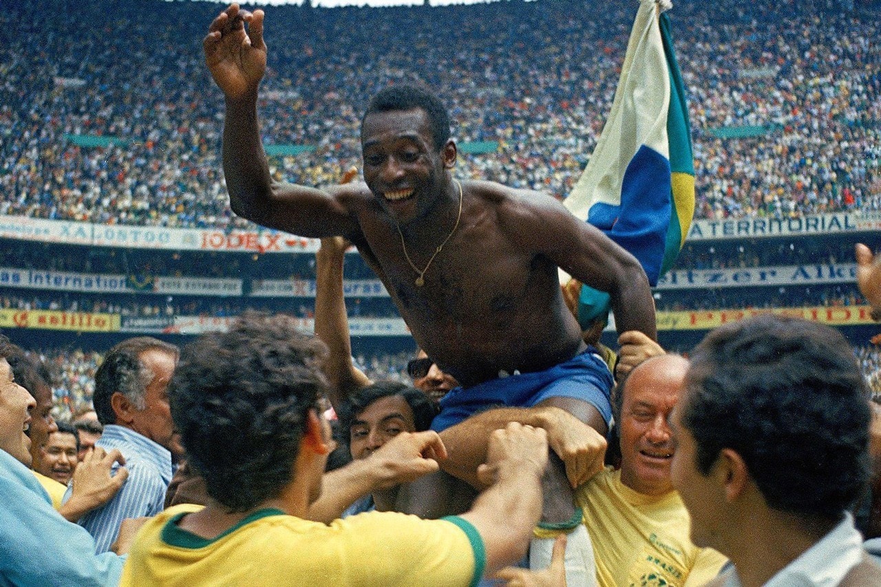 巴西球王 Pelé 因癌症不幸去世，享年 82 歲